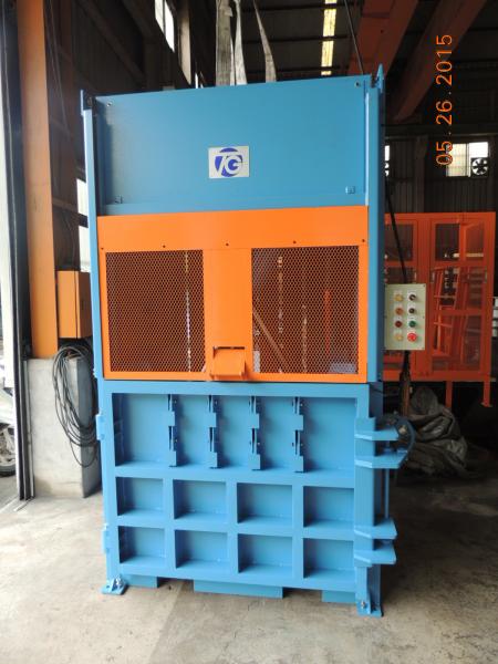 Máquina empacadora de residuos verticalSerie TVB - Prensa vertical para enfardar residuos